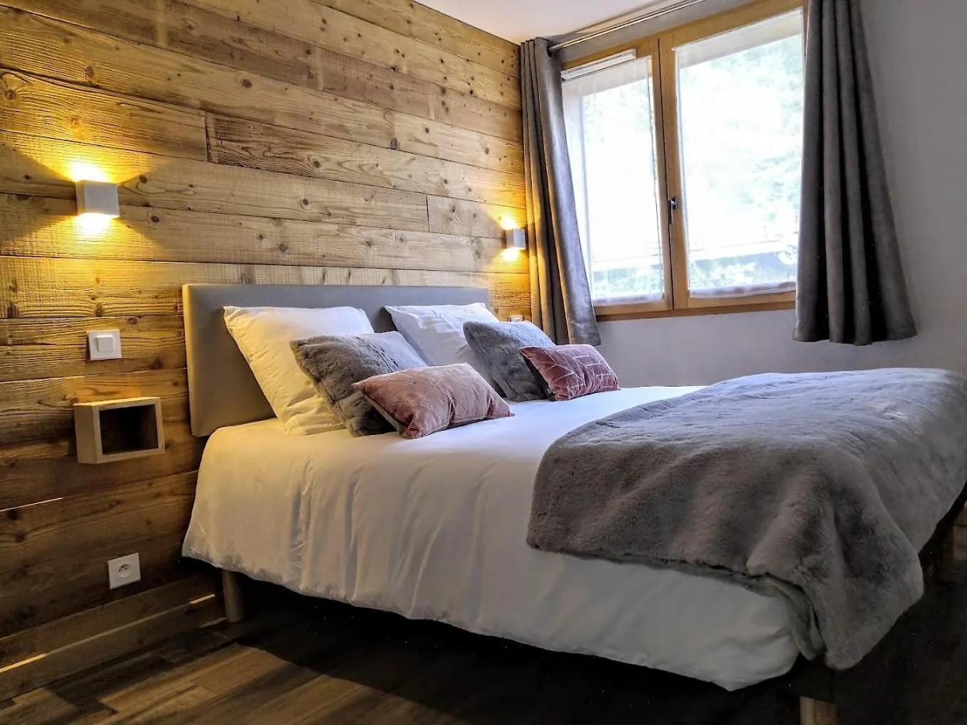 Chez Leon, Jacuzzi Et Sauna Des Le 1Er Septembre 2025 Samoens 0*,  France